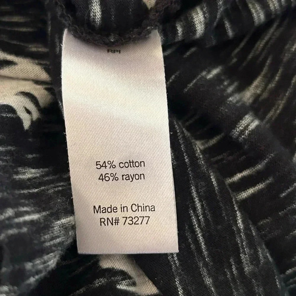 Mudd Elephant Print Roadtrip Tee V-Neck Cotton Blend Casual Short Sleeve Size L - Picture 6 of 8